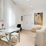 Warm Flat Near The Vatican *